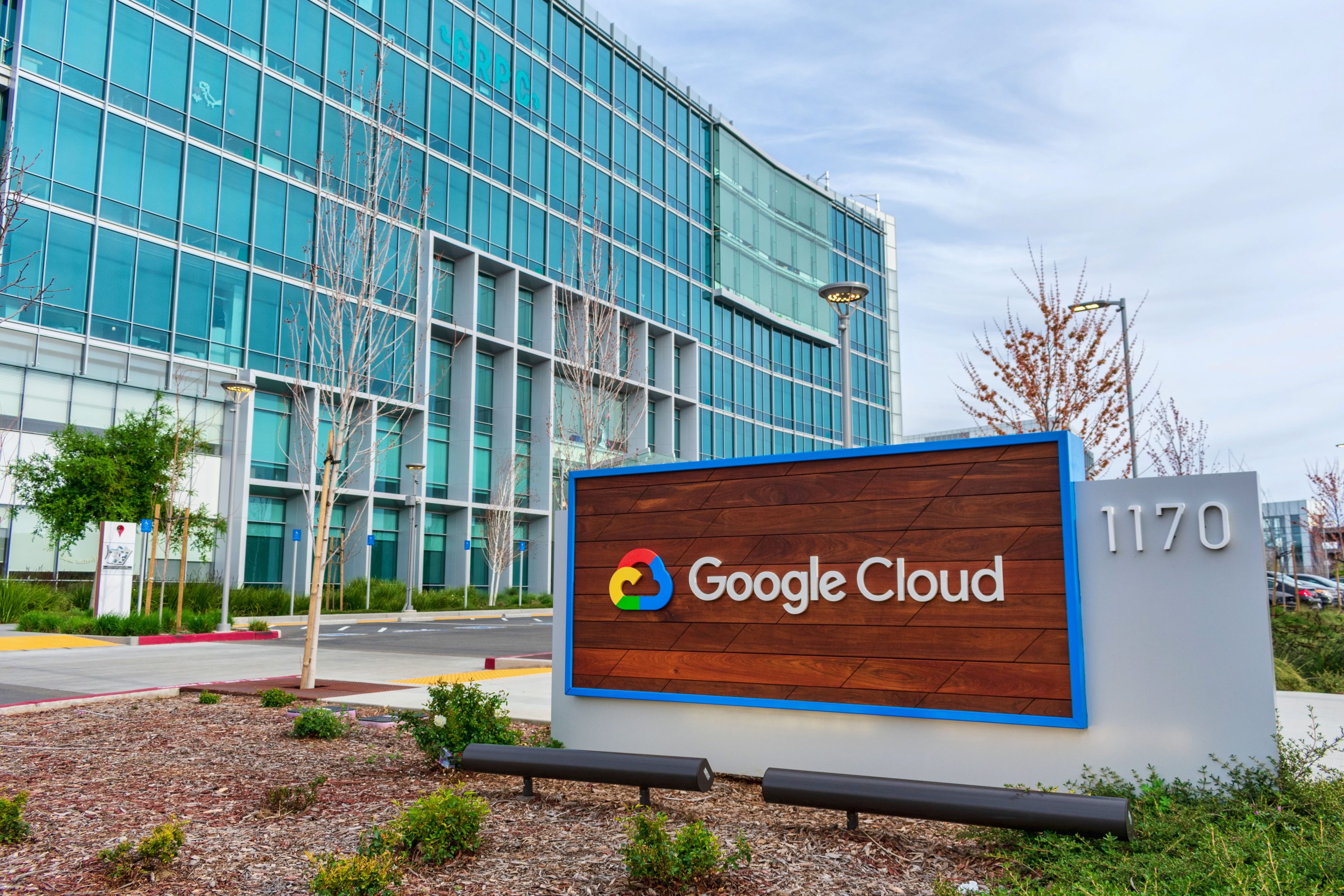 Edificio de Google Cloud que representa la certificación de UDS Enterprise 4.0 como Google Cloud Solution Qualification.